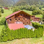 Helmreich-4 By Interhome *