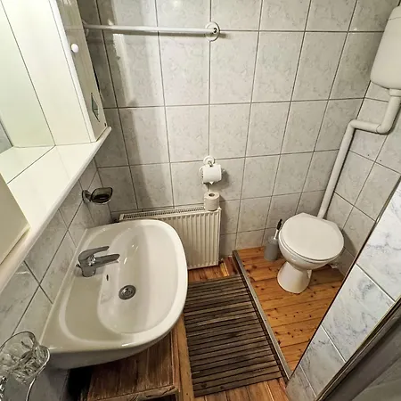 Helmreich-4 By Interhome